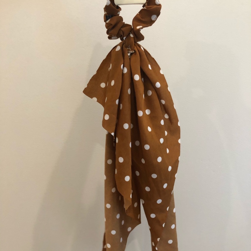 hair tie NWT!!